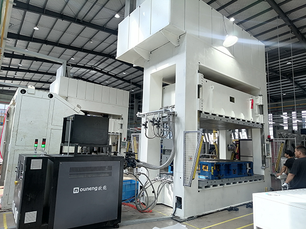 油式模溫機(jī) 油式模溫機(jī)