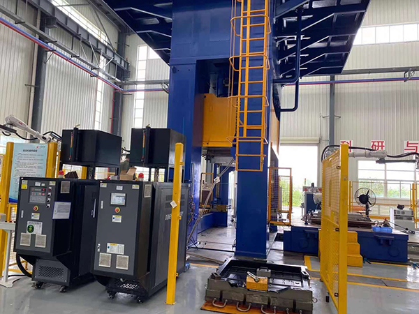 成型碳纖維模溫機 成型碳纖維<a href='http://www.xzjiankong.com/p_mowenji.html' class='body-link'>模溫機</a>