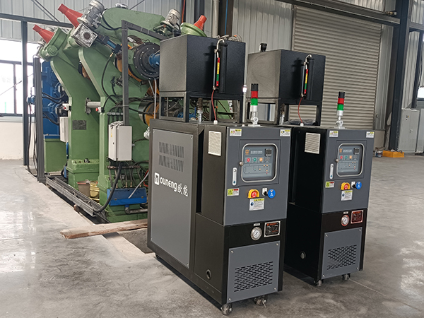 橡膠模具油溫機(jī) 橡膠模具<a href='http://www.xzjiankong.com/product/biaozhunyouwenji.html' class='body-link'>油溫機(jī)</a>